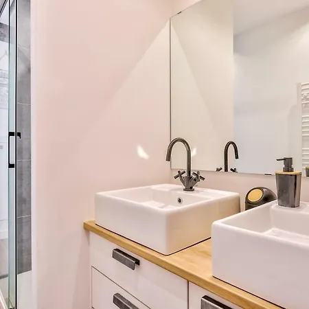 Beautiful Modern On The Island Of דירה נאנט